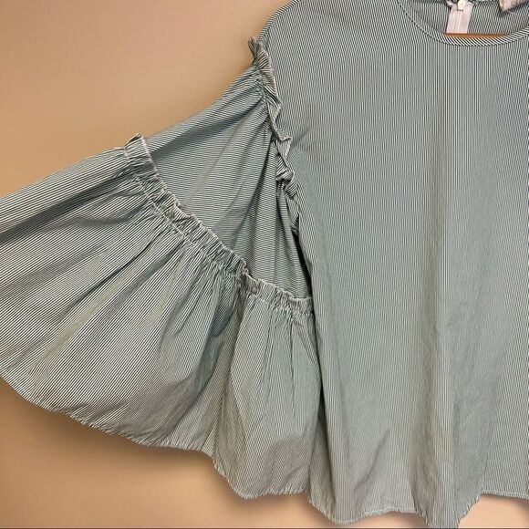 Anthropologie dRA top with flare sleeve. Size Sm - Picture 2 of 5